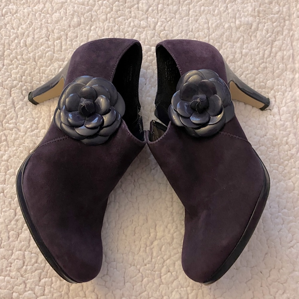 Super comfortable Dark Purple Suede 3inch Anne Klein booties.